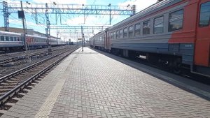 ЭД4М-0079 сообщением Омск-Иртышская отправляется со станции Омск-Пассажирский.