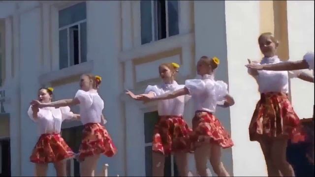 Russian Folk Song ''Beauty''. Русская народная песня ''Белолица - круглолица'' смотреть онлайн