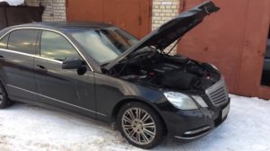 Как поднять капот в вертикальное положение  на mercedes w212?