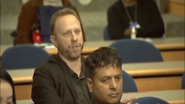 Репортёр задаёт вопрос пресс-секретарю Госдепартамента США Ведант Пателю