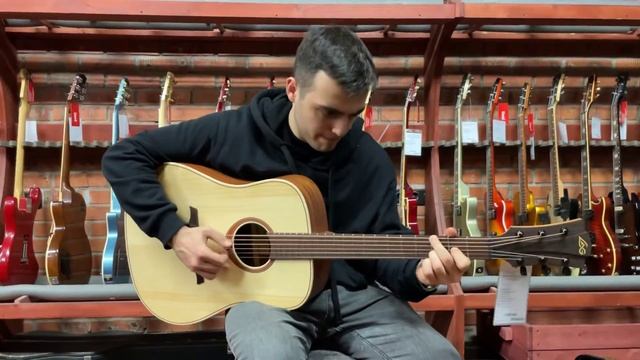 Обзор акустической гитары LAG Guitars T70D