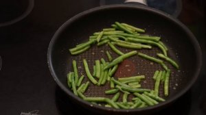 Треска с припущенными овощами со сливочным соусом