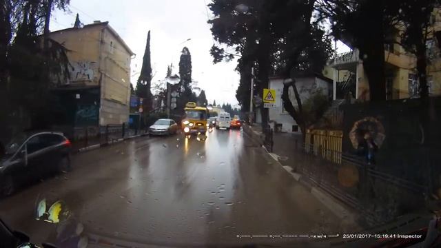 УСТУПИ дорогу "СКОРОЙ ПОМОЩИ" Ялта Крым смотреть онлайн