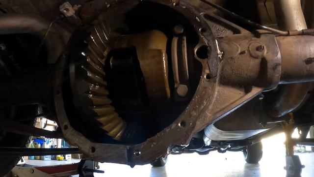 NASTY!! 1968 Chevy Nova SS 12 Bolt Differential Fluid Change смотреть онлайн