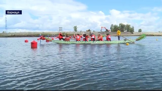 В Барнауле прошёл III Кубок журналистов края по гребле на лодках «Дракон»