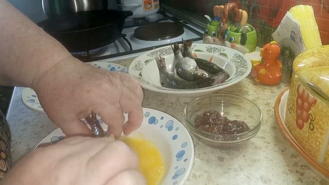 ЛАЙФХАК  как ЧИСТИТЬ РЫБУ  //  ЖАРЕНЫЙ  ЧЕБАК  с  ПЮРЕ    #чистимбыбулайфхак