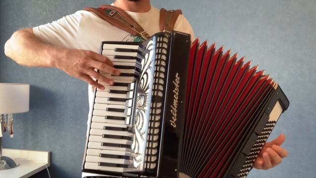 1. ПОПРОБУЙ УГАДАТЬ ЧТО ИГРАЮ НА АККОРДЕОНЕ | Аккордеонист Баянист притворяется смотреть онлайн