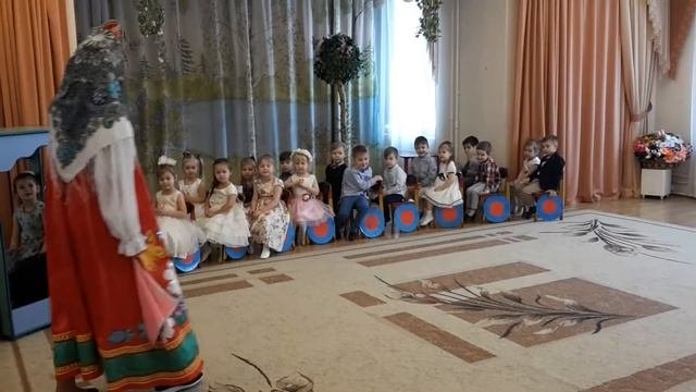 Матрешка пришла на праздник к малышам