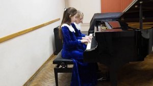 Ю.Рочеролл Вальс Ансамбль: Анастасия Ильина, Софья Бражникова.