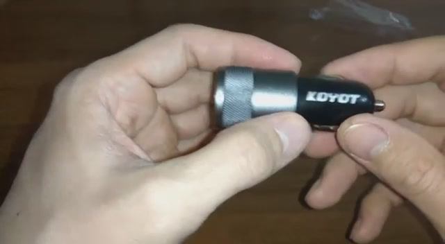 Бюджетное автомобильное зарядное устройство KOYOT . Два USB порта 5 В, 1А и 2A. 19062018.