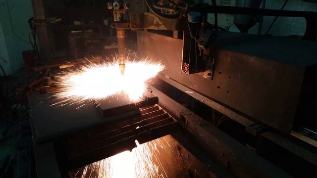 Флюсовая водородно-кислородная газовая резка биметалла 10Х18Н10Т и 09Г2С смотреть онлайн