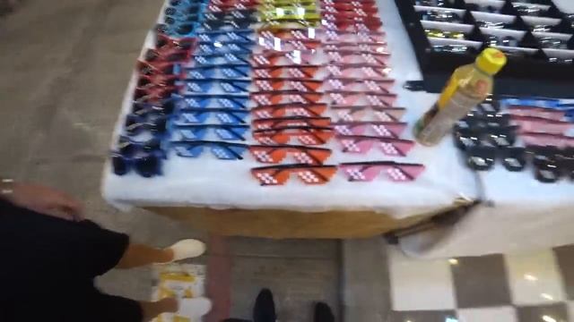 Шопинг ищем шорты. Ночной рынок, Робинсон и загаженная машина смотреть онлайн