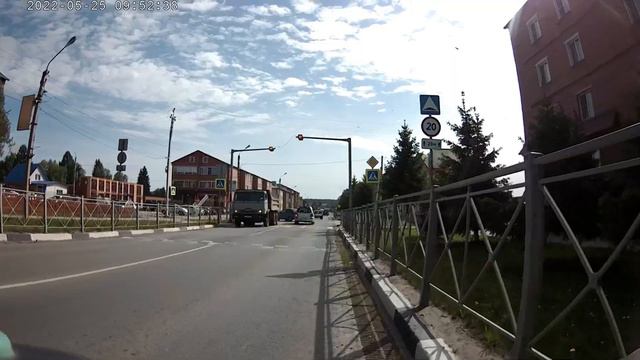 097. 2022. Маслянино. Улица Коммунистическая в солнечном мае смотреть онлайн