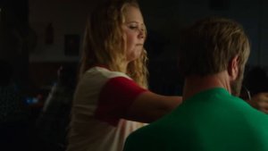 Закомплексованная ПУХЛЯШКА ударилась головой и теперь думает, что стала КРАСОТКОЙ