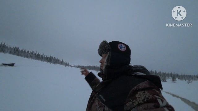 В тайгу на рыбалку,попал в воду на снегоходе ,насыпало снежку. смотреть онлайн