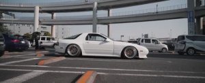 Роскошная Mazda RX7 на легендарной парковочной зоне Daikoku Parking Area