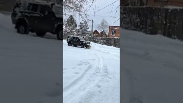 Митсубиши Паджеро борьба со снегопадом