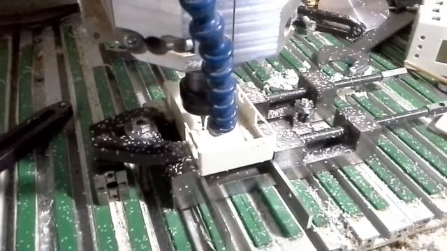 фрезеровка корусов и проверка функциональности контроллера смотреть онлайн