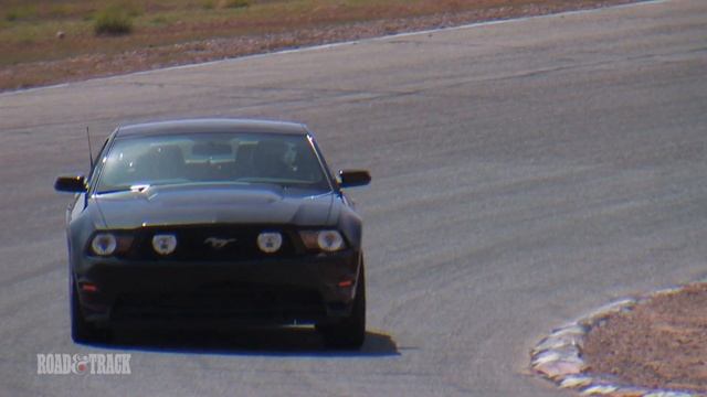 Chevrolet Camaro SS vs. Ford Mustang GT смотреть онлайн