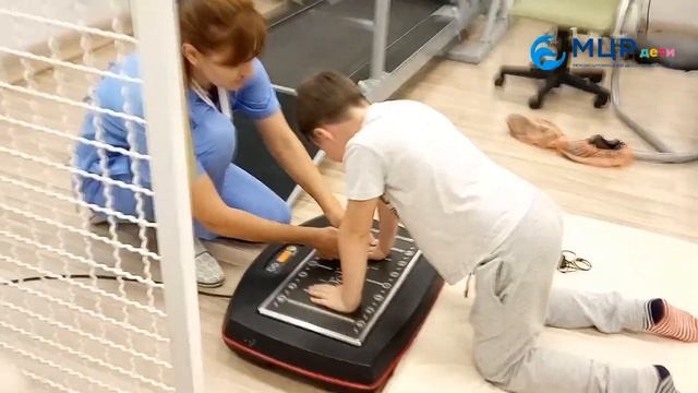Реабилитация и абилитация детей. Занятие в зале ЛФК. смотреть онлайн