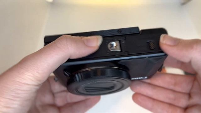 How to Insert Memory Card in Canon G7x Mark ii Camera смотреть онлайн