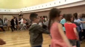 Маша и дети танцуют - танец Полька