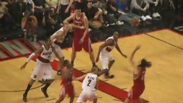 Travis Outlaw Steal and fastbreak Dunk in Game 2 of the NBA Playoffs (Portland Trailblazers) смотреть онлайн