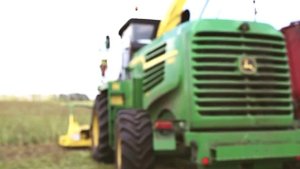 Кормоуборочный комбайн John Deere