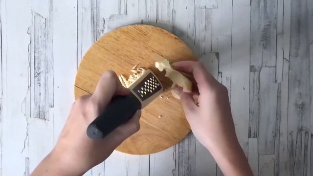 КАК ПРИГОТОВИТЬ САЛАТ С КУРИНОЙ ГРУДКОЙ И СУХАРИКАМИ? Простой, вкусный, быстрый, без майонеза смотреть онлайн