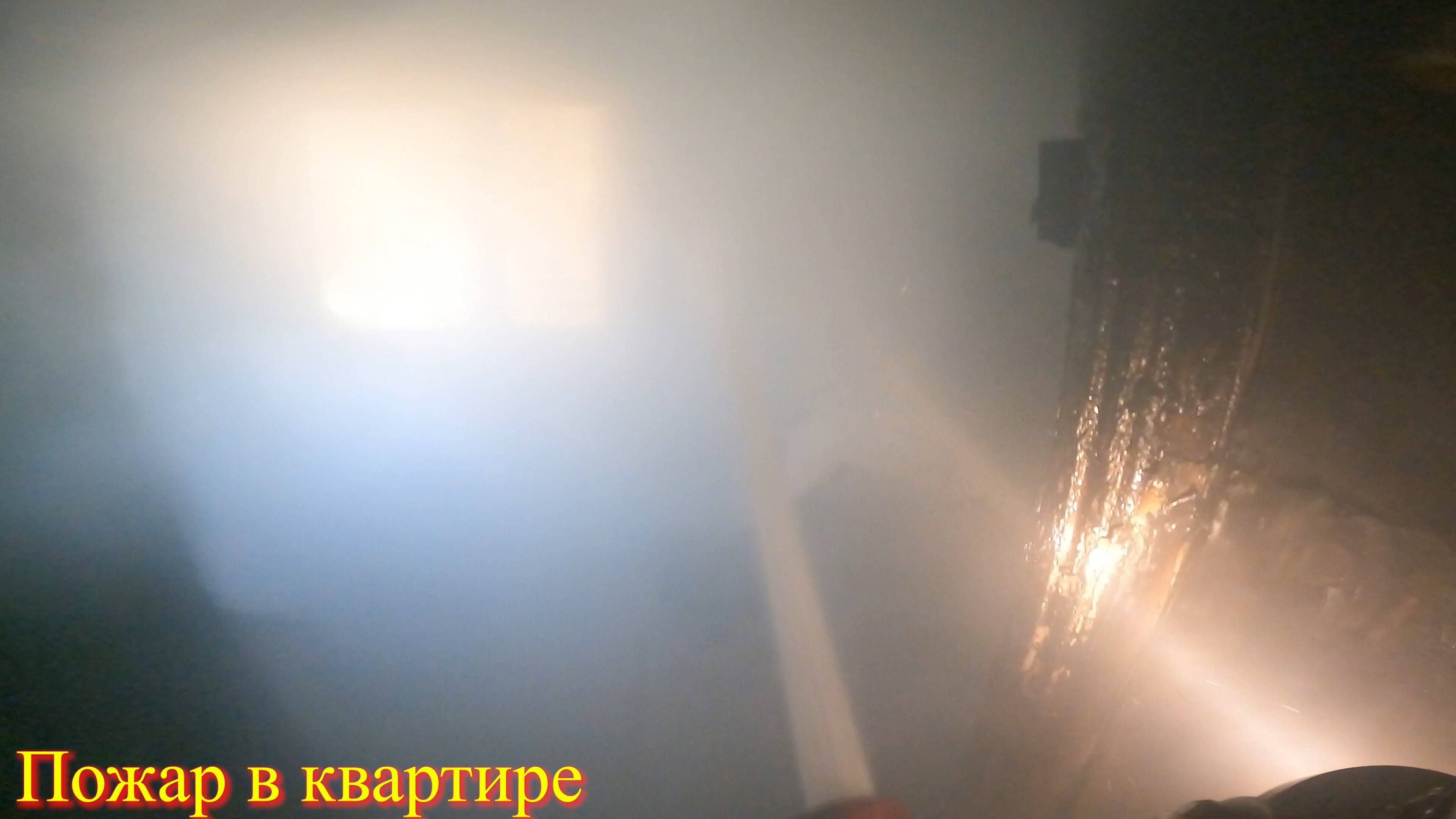 Пожар№9:загорелась квартира на 3 этаже угроза балкону на 4 этаже,плотный дым ничего не видно смотреть онлайн