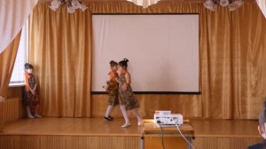 Осенний танец от учениц младших классов