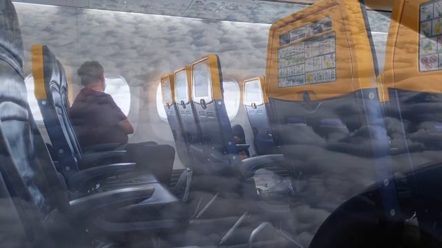 TRIP REPORT | RYANAIR (BUZZ): Are They the Same? ツ | Warsaw to Madrid | Boeing 737 Sky Interior смотреть онлайн