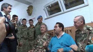 САМЫЙ ЗНАМЕНИТЫЙ ЛЮДИ ТУРЦИЯ СНИМЕТСЯ В СЕРИАЛЫ ДАЛИНА ВАЛКОВ КОЕС