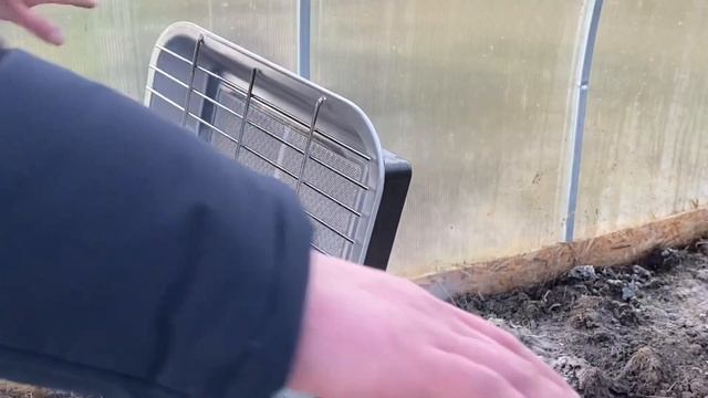 Чем отопить теплицу ранней весной!