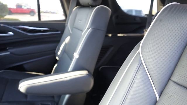 2023 GMC Yukon Denali Ultimate Vs 2023 Cadillac Escalade: Which $100,000 SUV Is Best? смотреть онлайн