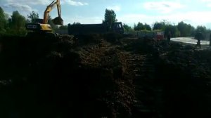 Рытье и планирование котлована полноповоротным экскаватором