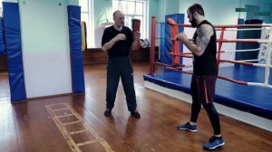 Стойка и передвижения в боксе от Марка Мельцера.