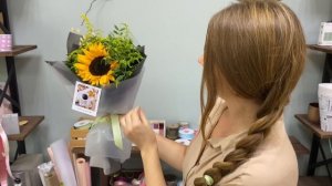 Упаковка букетов к 1 сентября/ Три простых и бюджетных варианта/ Букеты с подсолнухом и гортензией