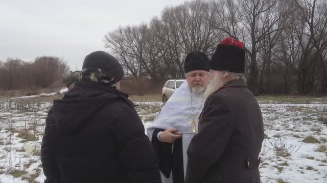 2013.12.19. Молебен в Большой Верейке. В этом месте немецкие самолеты расстреливали раненых солдат.