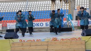 2013 калмыцкий танец - танцуют бурятские парни - театр "Байкал"/ Ночь Ехора в Улан-Удэ, Бурятия