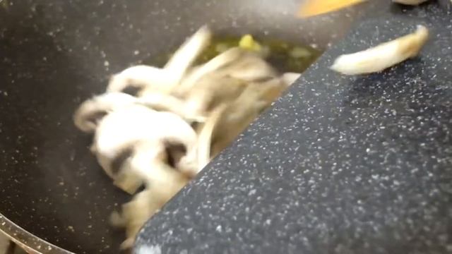 Картофельные ньокки в сливочном соусе с грибами\\Картофельные клецки смотреть онлайн