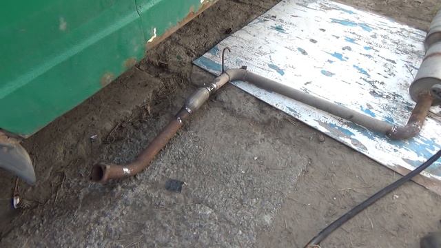 Варим новый выхлоп на "Кузнечика "Мерседес 208 . смотреть онлайн