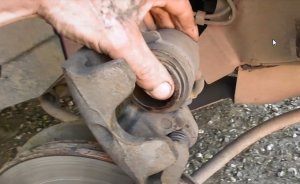 Очень Простой Способ Прокачать Передние Тормоза в Машине!