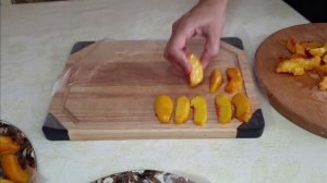 Заморозка персиков. Зимой можно варить компот, приготовить галету и т.д.