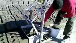 Керамзитобетонные блоки своими руками, при помощи станка "Несушка"./