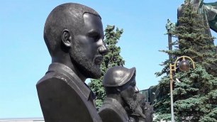 В Донецке на Аллее Героев открыли памятник командиру батальона "Спарта" Владимиру Жоге