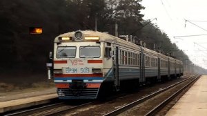 Электропоезд ЭР9М-509 следует по перегону