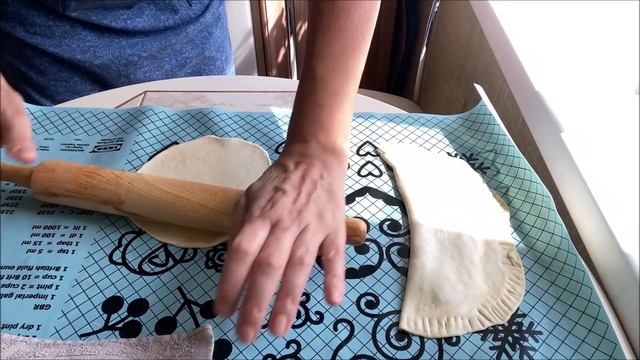 Изумительные, пузырчатые чебуреки с новым тестом. Очень вкусные чебуреки.