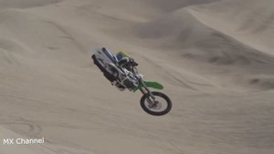 Красивое видео про мотокросс в пустыне!