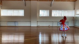 Народный танец «Дымковская барышня» исп. Егорова Виктория, преподаватель Веселова Н.М.